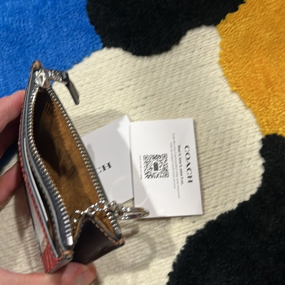 Brand new wallet for women 100% authentic for sale no need for heavy bags - Picture 4 of 5